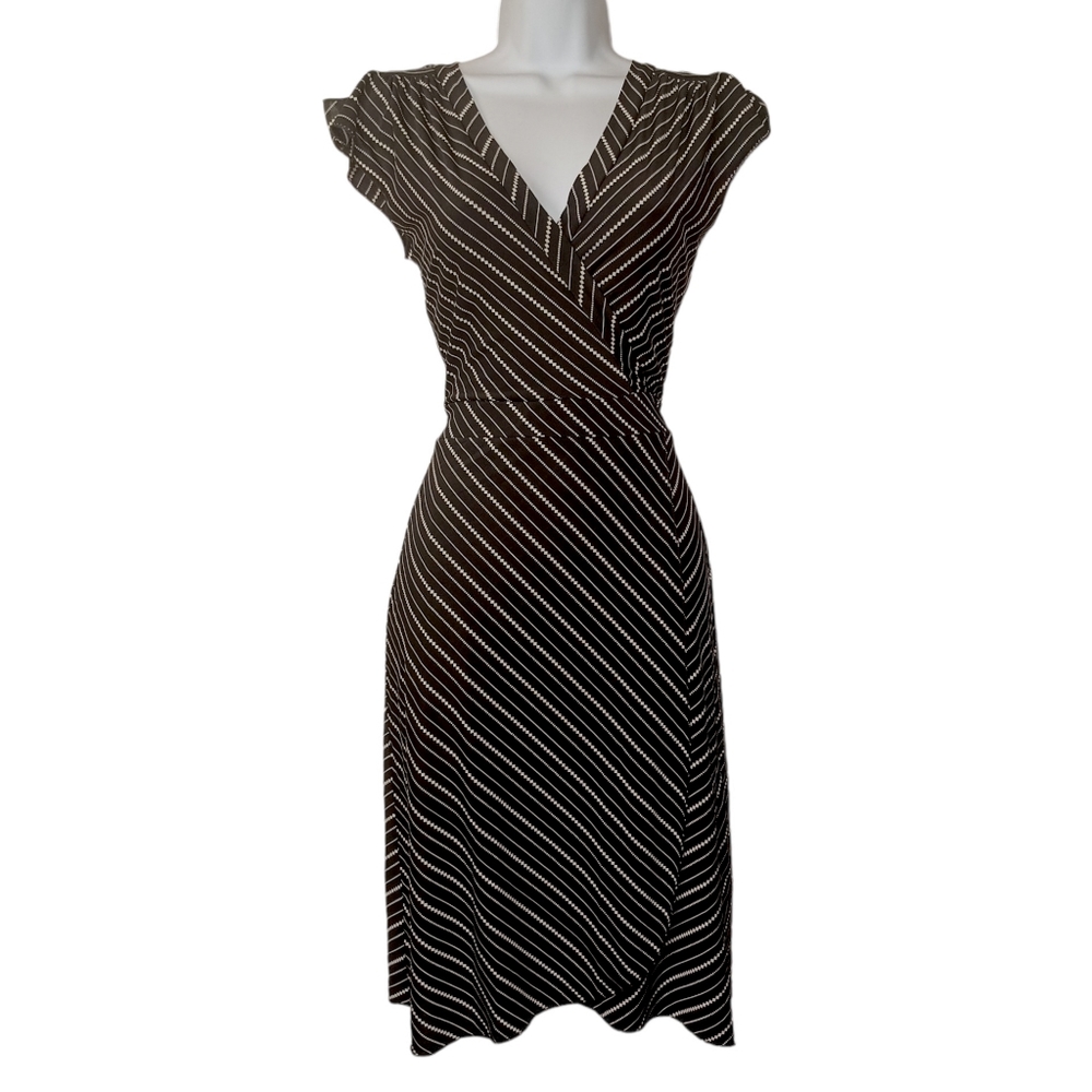 ZINC White Stripe Print Short Flutter Sleeve V-Neckline A-Line Dress M